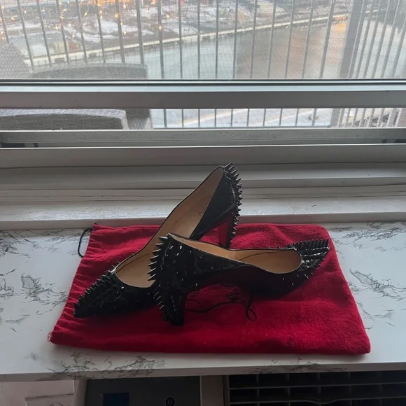 Christian Louboutin - Picture 5 of 5